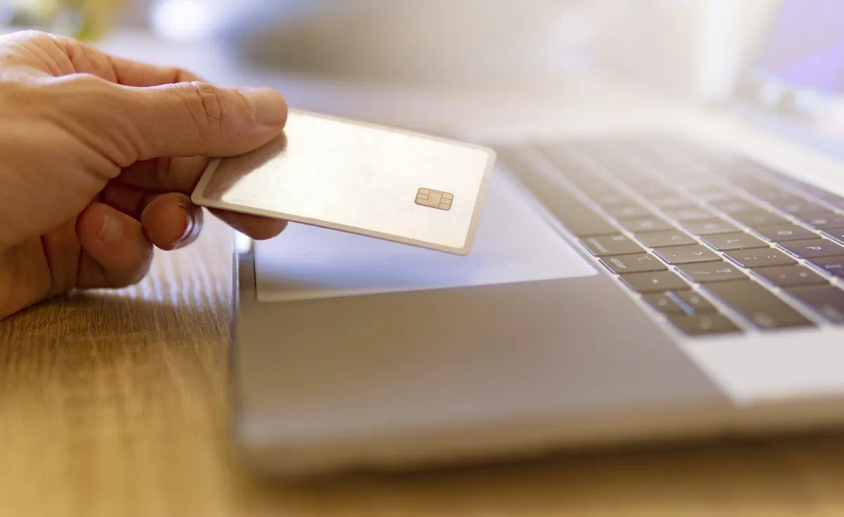 Aspetti Fiscali e Tributari e-Commerce e Marketplace Vendita Diretta e Indiretta