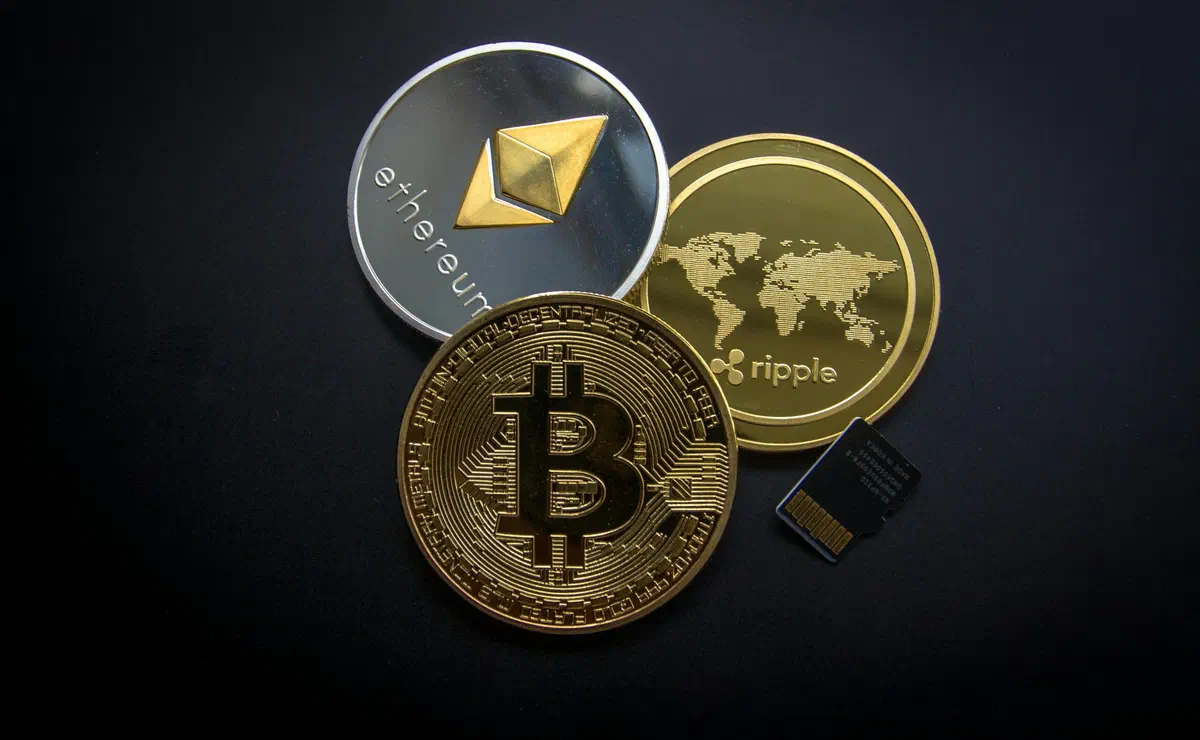 Investire in criptovalute, rischi mitigati con il MiCA il regolamento UE per le criptomonete